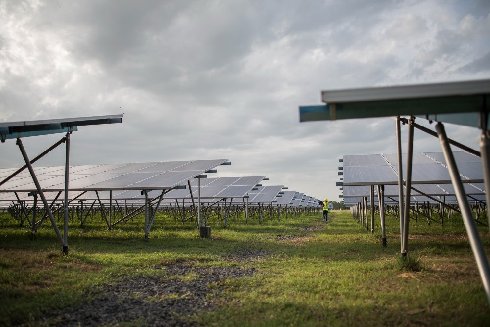 Como sistemas solares off-grid fornecem energia confiável em locais remotos